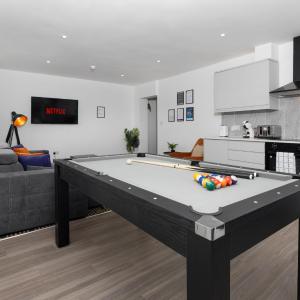 Flatzy - 16 Guests 4 En-suite Central Apartment B
