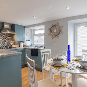 Inviting Traditional Fishermens cottage in the heart of the village, close to the harbour