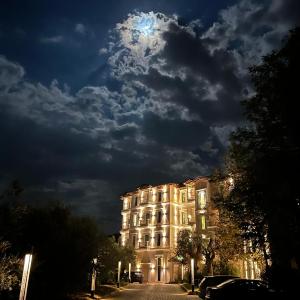 Atrium Hotel