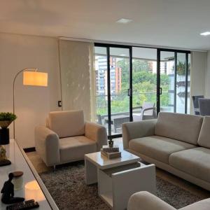 401 Luxury apartment in hearth of El Poblado + View!