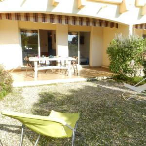 Charmant T2 avec grande terrasse à 250m de la plage - 4 couchages, garage privé, ménage inclus - FR-1-251-741