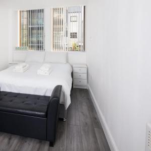 GuestReady - Monochromatic Retreat