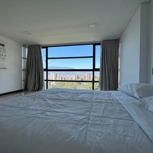 1202, Central Apartment in El Poblado + View