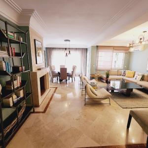 Number Nine Triangle d'Or by IB Signature - Chic 3-Bedroom family apartment in sought-after area, 24 x7 Security - Self check-in - Parking - City View with terrace - Walk to Cafes! City Centre