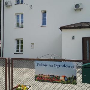 Motel Królowej Jadwigi Alicja Szymańska-Pokoje na Ogrodowej