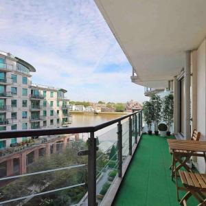 Stunning 2 Bed Thames River View - Central London