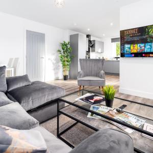 2 Bedroom Apartment - Parking & Balcony - Underfloor Heating - 6MC