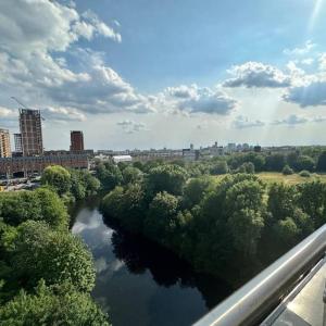 Chic 1 Bed MCR Ap w/Balcony- Sleeps 4