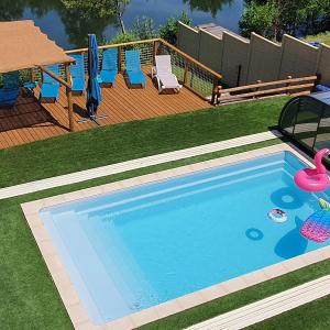 Gîte familial avec piscine privative chauffée, terrasse sur le Loir et proche du Zoo de La Flèche - FR-1-410-329