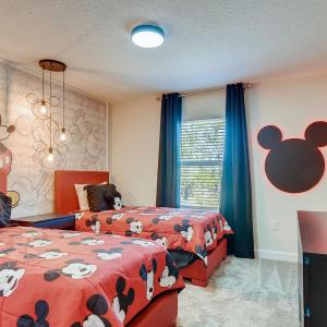 8953 CC - 4BR Townhome with Sparkling Pool