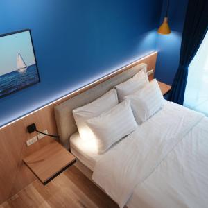 Riverbank Villa ll