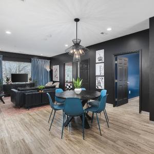 Condo Near Downtown WALK to restaurants, bars & music