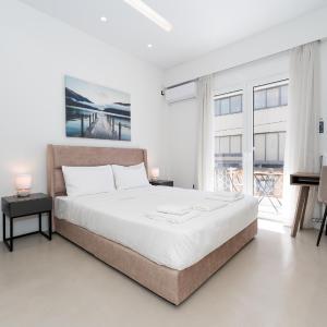 Minimal Studio with Balcony in Central Athens