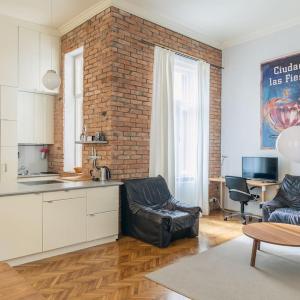 Stylish,Large & Bright Loft in City Center by NW