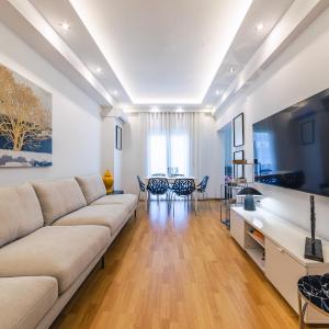 D9 center of Glyfada