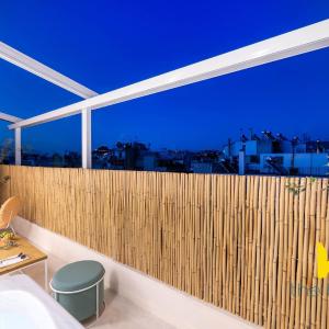 Athens Love Nest: City & Sea Views, Patio & Hottub