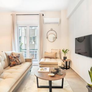 Stylish, 3-brdm Family Apartment near Acropolis!