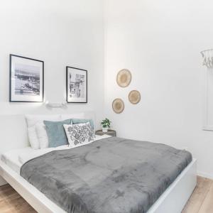 Ultra central modern home for 3 guests