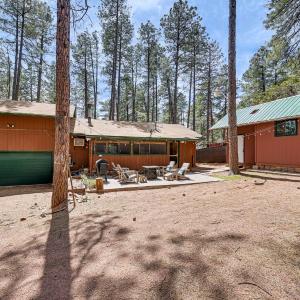 Forest Views and Fire Pit Cozy Pine Cabin