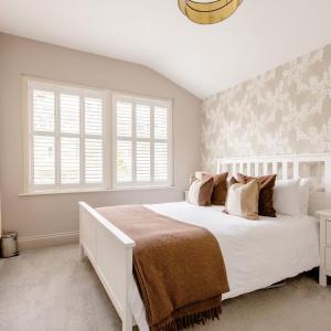 Luxury King-Bed EnSuite with Tranquil Garden Views