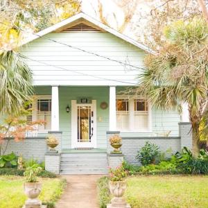 Modern & Centrally Located Stay at Calypso Dreams