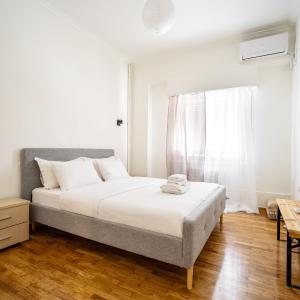 Acropolis Delux 1st FLR Aprt up 4 guests by LODGESPOT