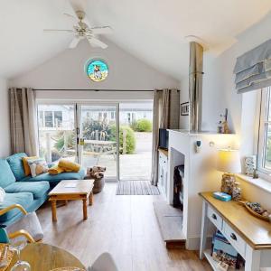Salty Dog, The Bay, 2 bedrooms with ensuites, parking for 2 cars, 2 dogs welcome