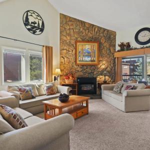 Charming 2BR Condo in the Heart of Breckenridge