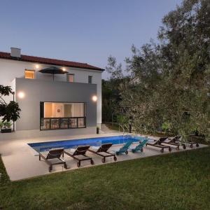 Ferienhaus mit Privatpool für 8 Personen ca 200 qm in Medulin, Istrien Südküste von Istrien