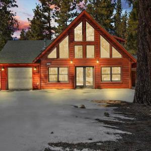 Modern Family Cabin mins to Lake, Slopes & Hikes