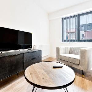 Modern and Bright 2 Bed Apartment in Solihull