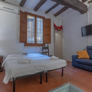 Central Apartment With Private Courtyard!