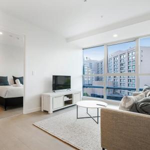 Modern Bright Central Apartment by Zodiak Stays
