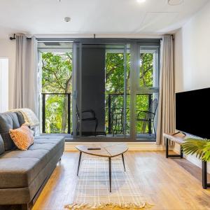 Auckland City Charm - 2BR Haven by Zodiak Stays