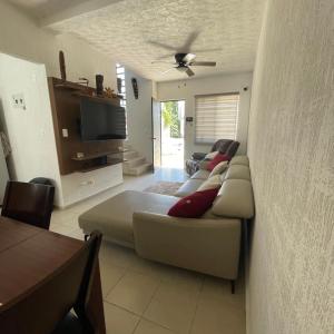 Casa en privada con alberca