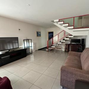 Quarto privativo em residência ótima localização