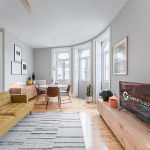 GuestReady - Colorful Apt near Agosto Station