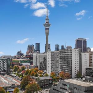 Skyline Serenade Apt with SkyCity View and Parking