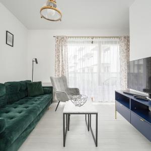 Modern Classic Studio Apartment in Kępa Mieszczańska by Noclegi Renters