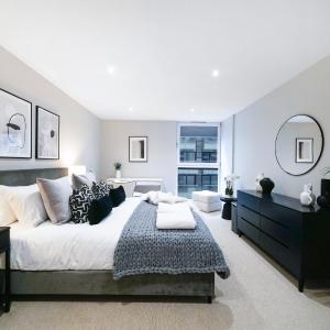 Spacious 1 bed flat with balcony minutes walk to Canary Wharf