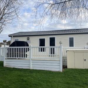 3 bedroom stunning lodge Manor Park linen Inc