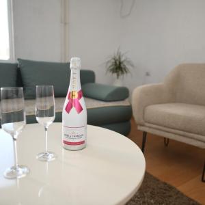 Cinema Vardar Apartment, Downtown - Pedestrian Zone, Fully Air-Conditioned, FREE PARKING