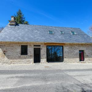 Gîte Theillac - Maison au calme avec beau jardin