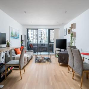 Wandsworth Deluxe Two-Bedroom Apartment