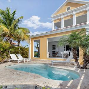 Casa Leeward with Pool on the Laguna Marina