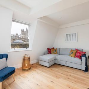 Abbey View Penthouse - Steps from Roman Baths