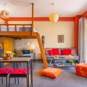 The HostMaster Ethnic Touch Feel Studio