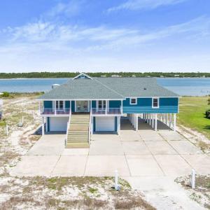 Lagoon Time Beach Home- Elevator and beach access