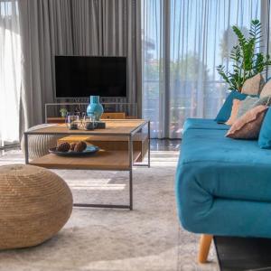 The HostMaster Urban Bliss