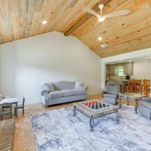 Perry Family Home on 2 Acres with Private Pool